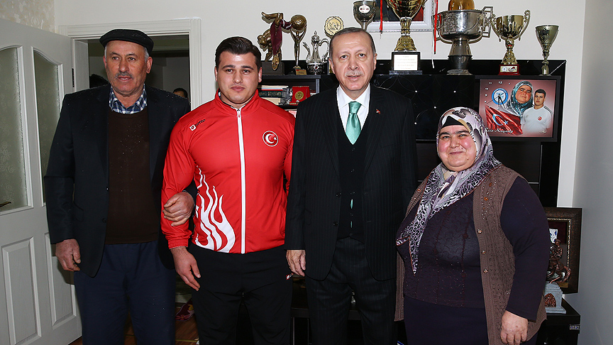 Reis Erdoğan Milli Güreşçinin Ailesini Ziyaret Etti