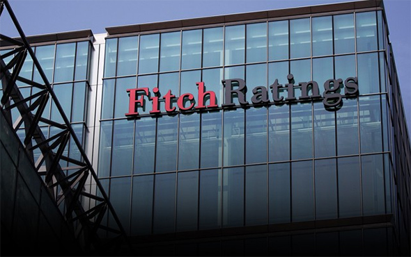 Fitch Yunanistan notunu ‘B’den’ BB’ye ‘yükseltiyor