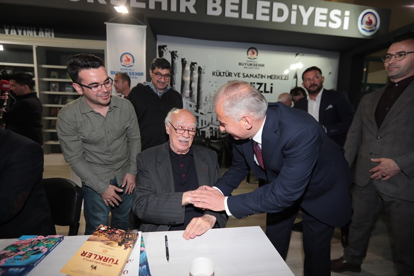 Denizli’de Fuara Yazarlardan Tam Not