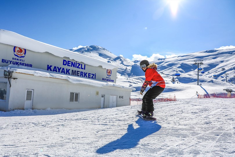 Turizmcilerin yeni gözdesi Denizli Kayak Merkezi