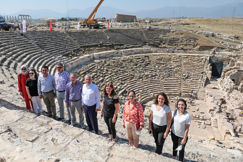 2200 yıl önce yapılan Batı Tiyatrosu’nun restorasyonu tamamlanacak