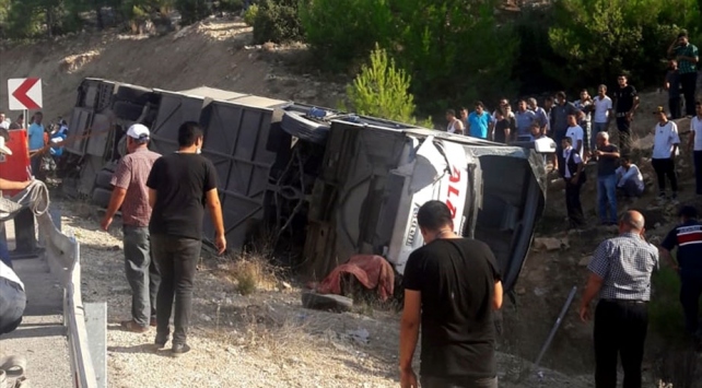 Mersin’de askerleri taşıyan otobüs kaza yaptı! Şehit ve yaralılar var