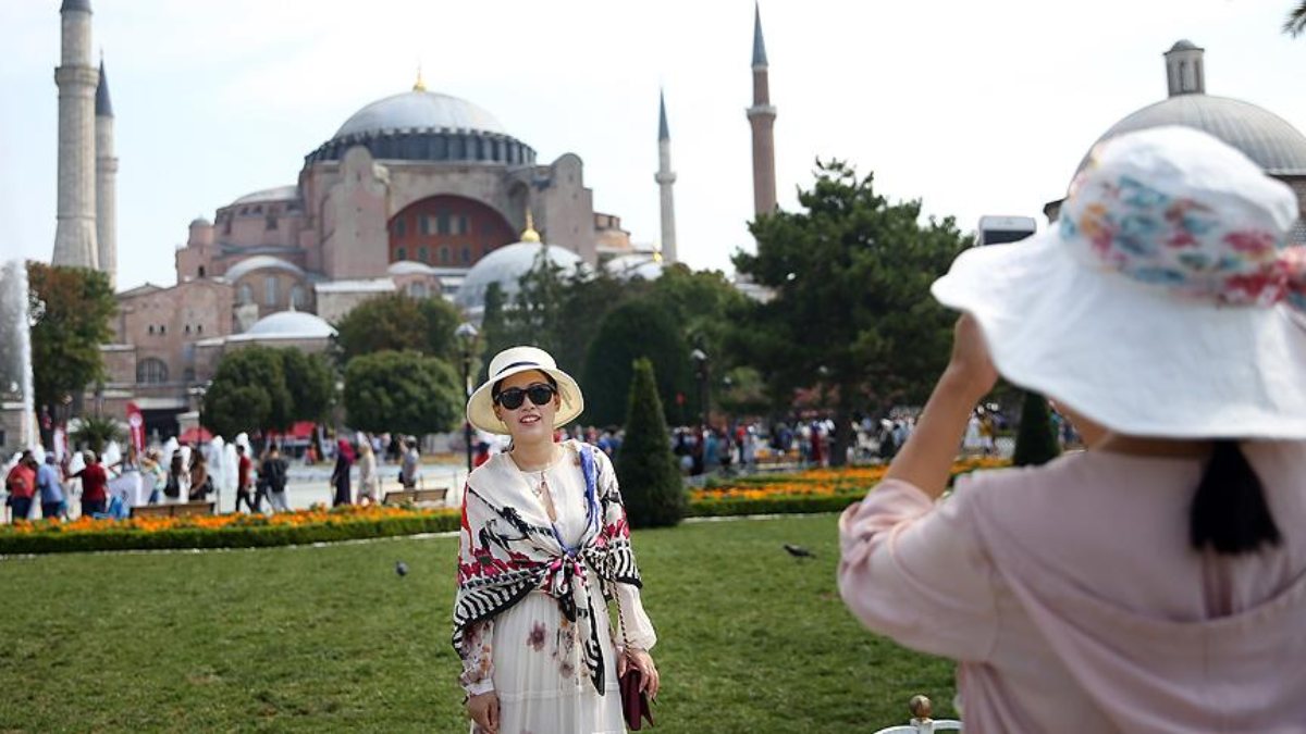 Ocak-Mart aylarında 6 milyondan fazla turist Türkiye’yi ziyaret ediyor