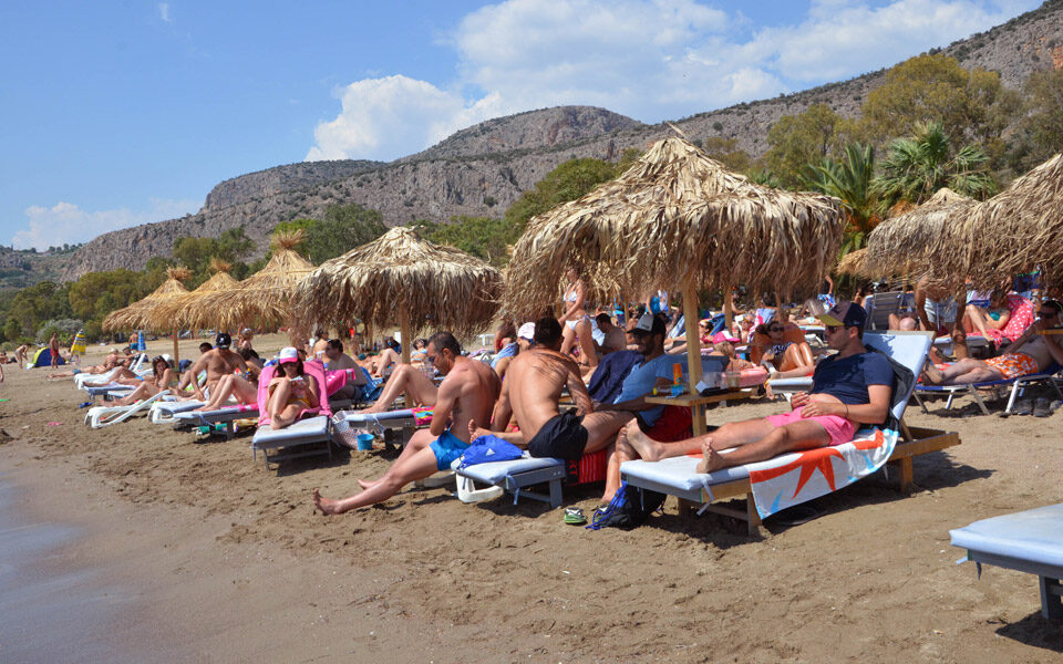 Yunanistan’da Kanun ‘özel’ plajları tanımıyor