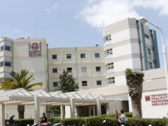 Arkadaşı tarafından bıçaklanan kadın hastaneye kaldırıldı