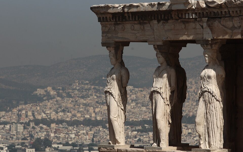 Sıcak hava dalgası Akropolis'i yeniden kapatıyor