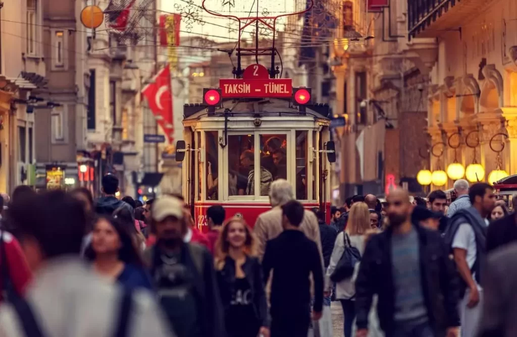 TÜİK: Türkiye'ye göç edenlerin sayısı düştü