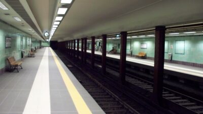 Atina’da ISAP tren raylarına düşen kadın hayatını kaybetti
