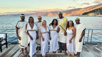 Magic Johnson, Kefalonya’da antik Yunan kitschy eğlencesi yaşıyor