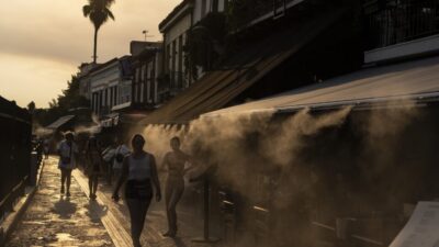 Temmuz, 1863’ten beri Atina’nın merkezindeki en sıcak aydı