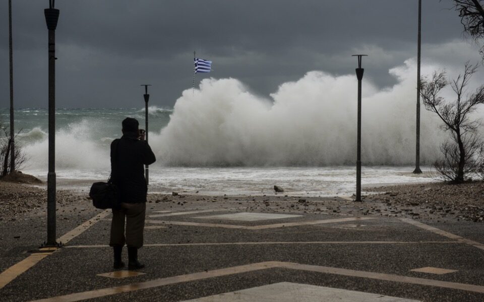 Orta Yunanistan, Elias Fırtınası’nın saldırısına hazırlanıyor