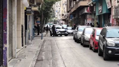 Polis Exarchia’daki işgal evine baskın düzenledi