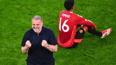 Postecoglou, Avrupa kupasını kaldıran ilk Yunan futbol antrenörü oldu
