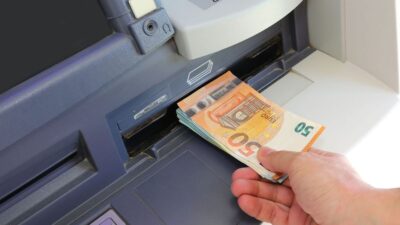 Yunan hükümeti ATM çekim ücretleri konusunda harekete geçme sözü verdi