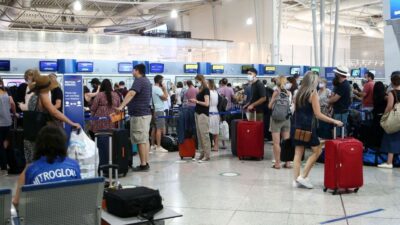 Atina Uluslararası Havaalanı’nda aksaklıklar ve gecikmeler yaşanıyor
