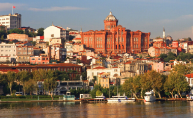 İstanbul’daki Rum okulları için uyarı zili