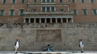 24 saat polis koruması altında savaş anıtı