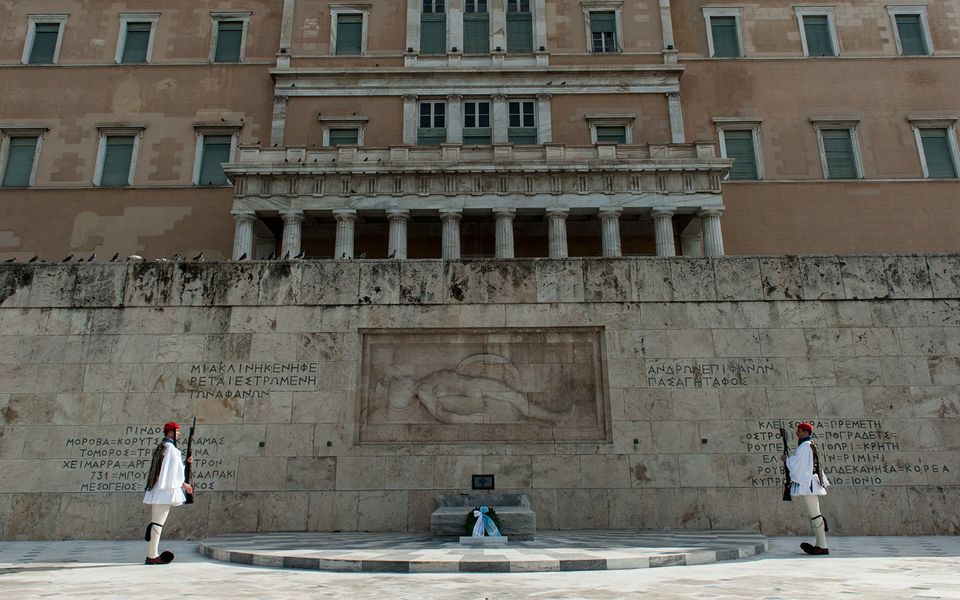 24 saat polis koruması altında savaş anıtı