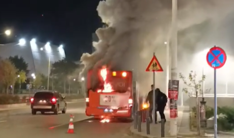 Selanik’te otobüs yangını tahliyeye yol açtı