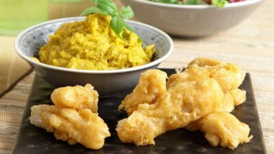 Yunan Bağımsızlık Günü öğle yemeği: Kızarmış morina balığı ve sarımsak sosu