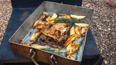 Mükemmel kuzu veya keçi etiyle Yunan Paskalya ziyafetini mükemmelleştirin