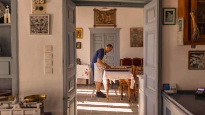 Theodorou Pastanesi: Bademli tatlı sanatında 91 yıllık ustalık