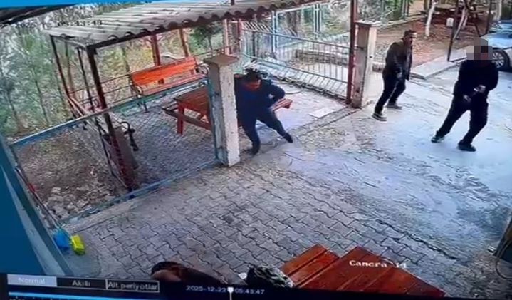 Mersin’de 12 Yaşındaki Öğrenci Okul Müdürünü Tüfekle Vurdu