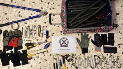 Polis, Glyfada’da bakır kablo hırsızlığıyla ilgili iki kişiyi tutukladı