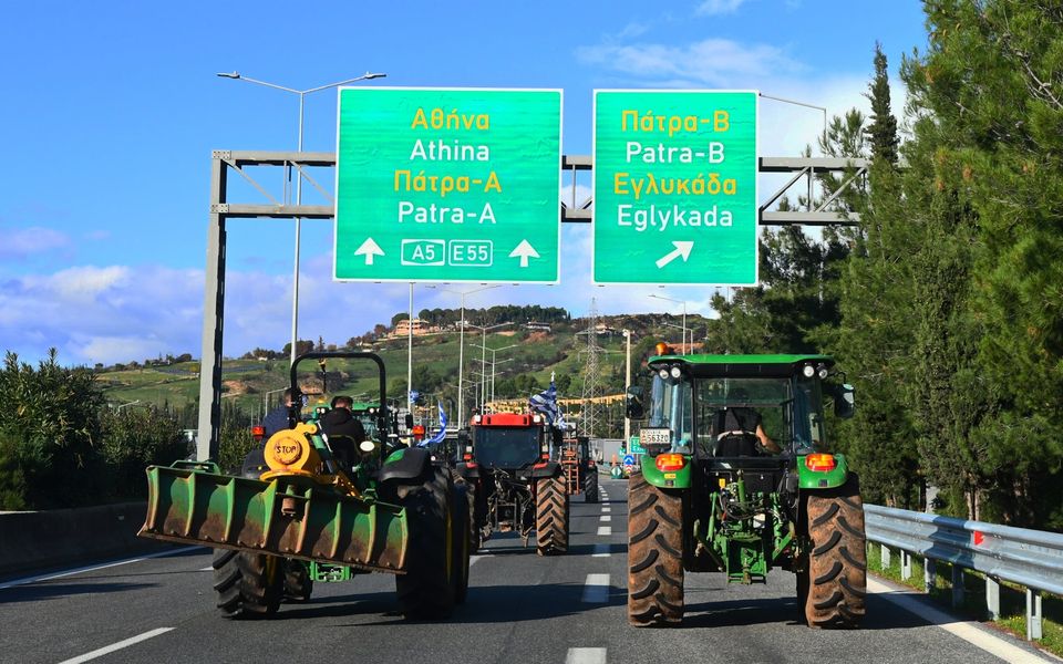 Yunan Otelciler Federasyonu, çiftçilerin yol blokajlarına acil çözüm çağrısında bulundu
