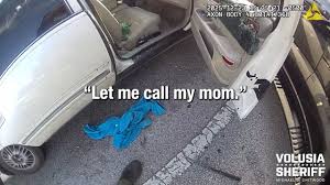 Volusia’da Şüpheli, Polisi Arabayla Sıkıştırdı: “Annemle Konuşmak İstiyorum”