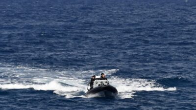 İkaria açıklarında göçmen teknesinde meydana gelen olayda 4 yaşındaki çocuğun cesedi bulundu