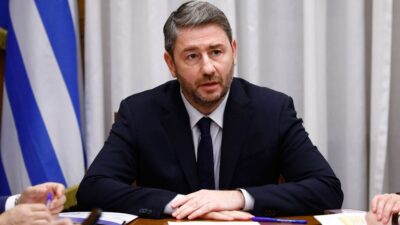 PASOK lideri, çiftçilerin iflasın eşiğinde olduğunu açıkladı