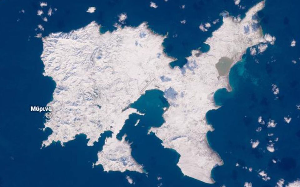 Uydu görüntüsü, Yeni Yıl fırtınasının ardından Lemnos adasının karla kaplı olduğunu gösteriyor