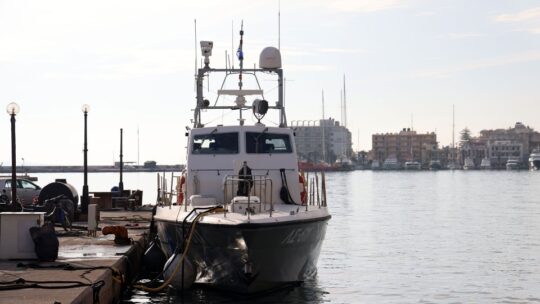 Soruşturmacılar, Sakız Adası açıklarında meydana gelen ölümcül çarpışmada batan göçmen teknesini su yüzüne çıkaracak