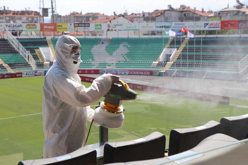 Büyükşehir, Atatürk Stadyumu’nu dezenfekte etti