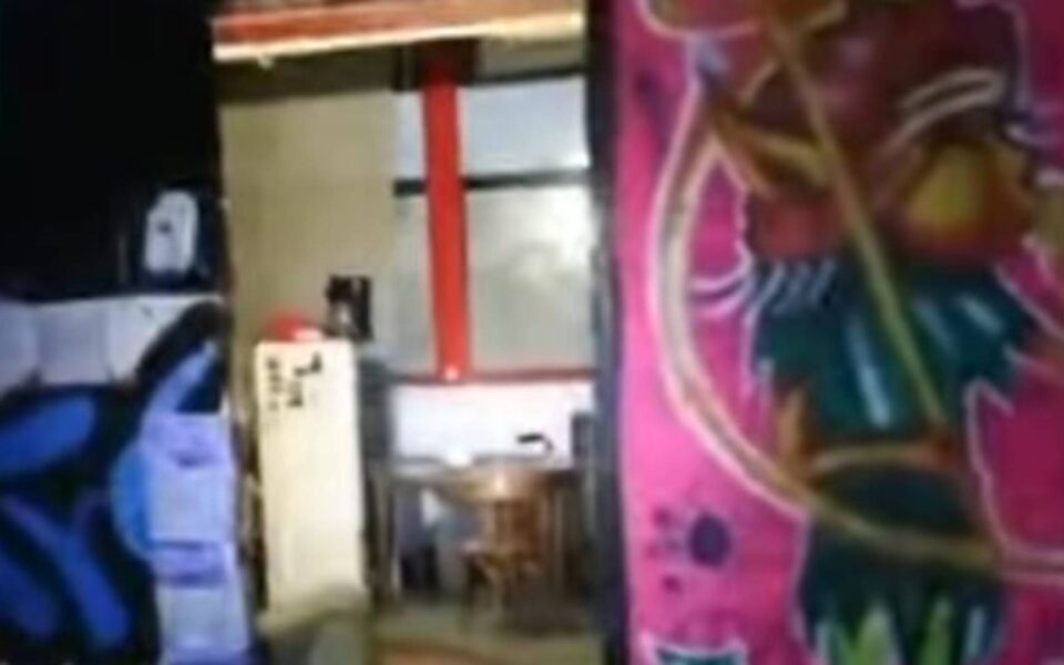 Başka bir üniversite binasının sakinleri çıkarıldı