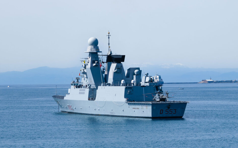 Yunan Donanması zorlukların üstesinden gelmeye çalışıyor