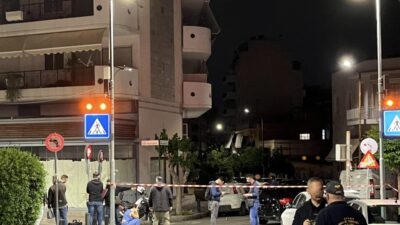 32 yaşındaki adam, Atina’da arabadan açılan silahlı saldırıda öldürüldü