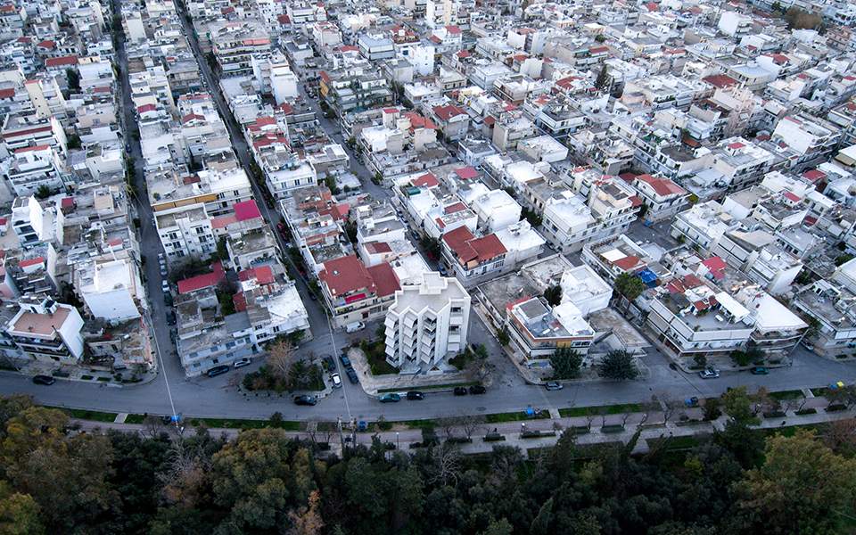 Yunanistan’da on iki belediye mülk değerinin yeniden değerlendirilmesinde ilerleme kaydetti