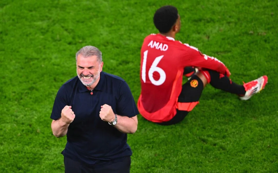 Postecoglou, Avrupa kupasını kaldıran ilk Yunan futbol antrenörü oldu