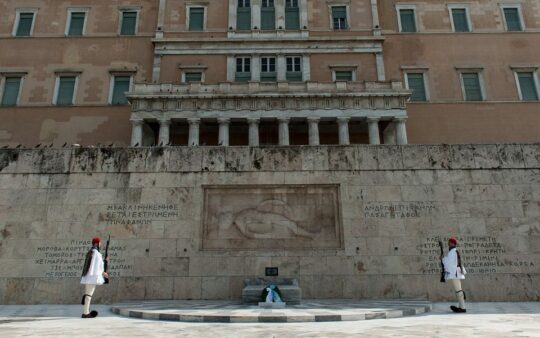 24 saat polis koruması altında savaş anıtı 24 saat polis koruması altında savaş anıtı