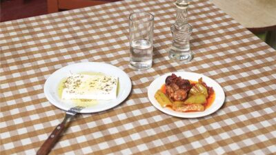 Beyaz peynir, tsipouro, sosis… ve Trikala’ya gidiyoruz