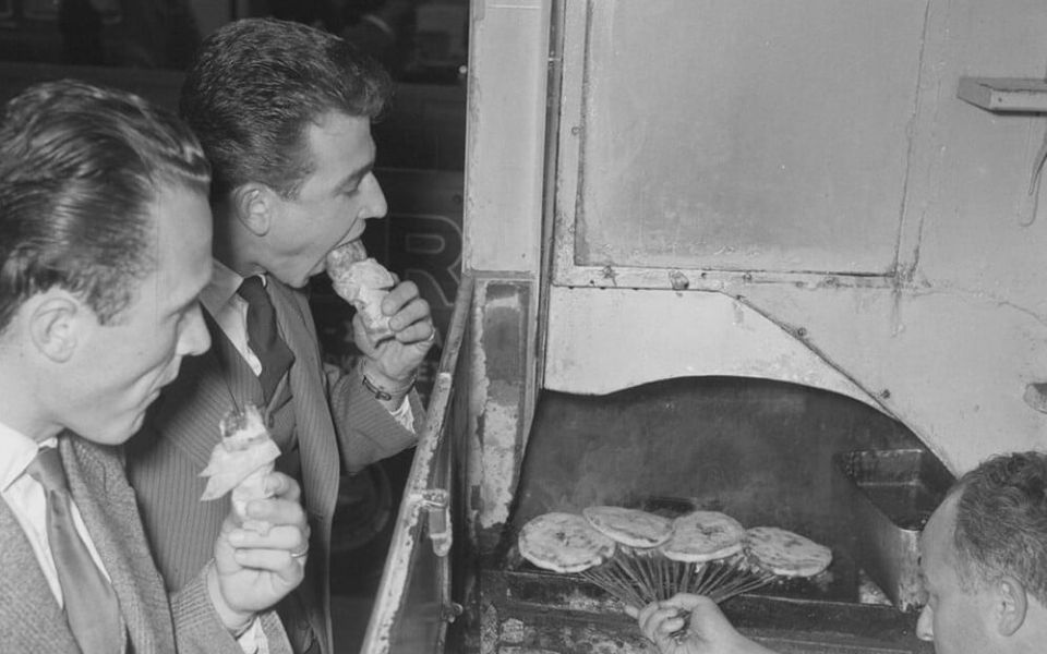 Pire ızgara evleri souvlaki’yi gerçek tutuyor