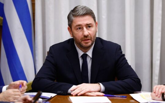 PASOK lideri, çiftçilerin iflasın eşiğinde olduğunu açıkladı