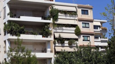 Bir rapora göre, Yunanistan’daki evlerin onda altısı enerji tasarrufu sağlayan iyileştirmelere ihtiyaç duyuyor