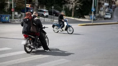 Yunanistan’da Bisiklet ve scooter kullanan 1240’tan fazla kişiye kask cezası kesildi