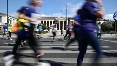 Atina şehir merkezinde koşu yarışları büyük bir karmaşaya neden oluyor