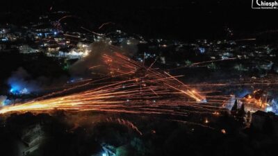 Sakız Adası’nda Paskalya kutlamaları binlerce roketle taçlandırıldı