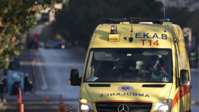 Elefsina yakınlarında kafa kafaya araba çarpışmasında bir ölü, üç yaralı